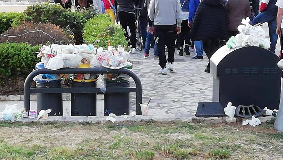 A Sperlonga "fioriscono" cestini dell'immondizia, la primavera del degrado continua