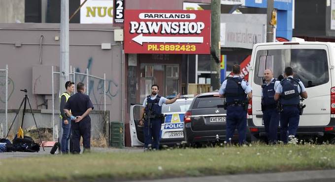 Nuova Zelanda, attacco a due moschee: la strage in diretta su Facebook