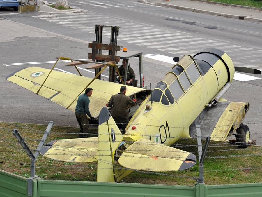 Fiumicino, nuova vita per l’aereo giallo di via Portuense