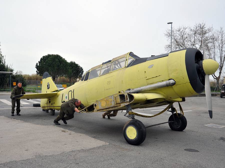 Fiumicino, torna a ruggire il motore dell’aereo giallo di via Portuense