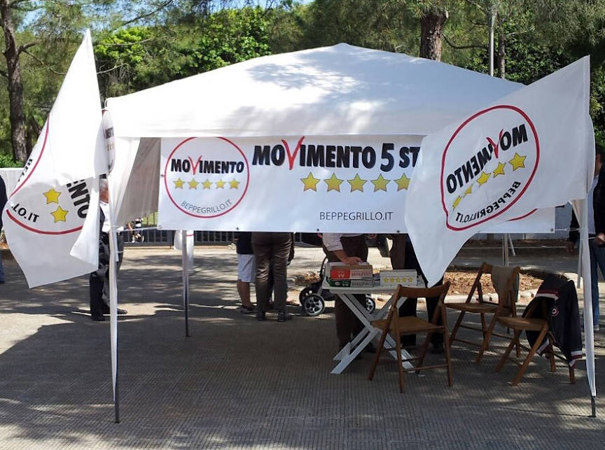 Fiumicino, il M5S in piazza per spiegare il reddito di cittadinanza