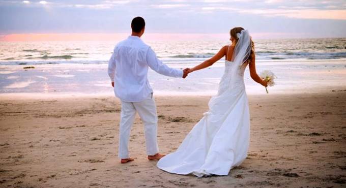 Fiumicino, tutti pazzi per le nozze in spiaggia: boom di prenotazioni per l’estate 2019