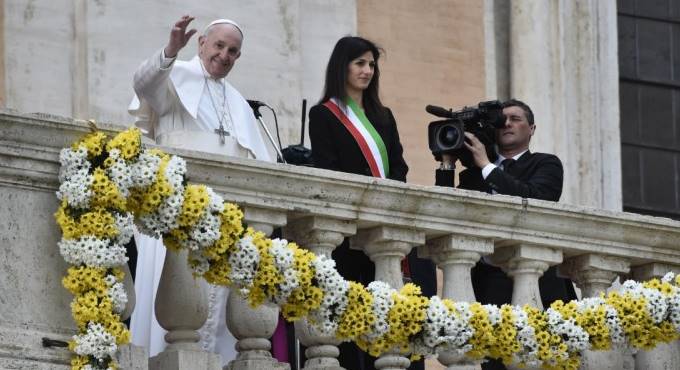 Papa Francesco in Campidoglio: “Cari romani, siate ogni giorno ‘artigiani’ di fraternità”