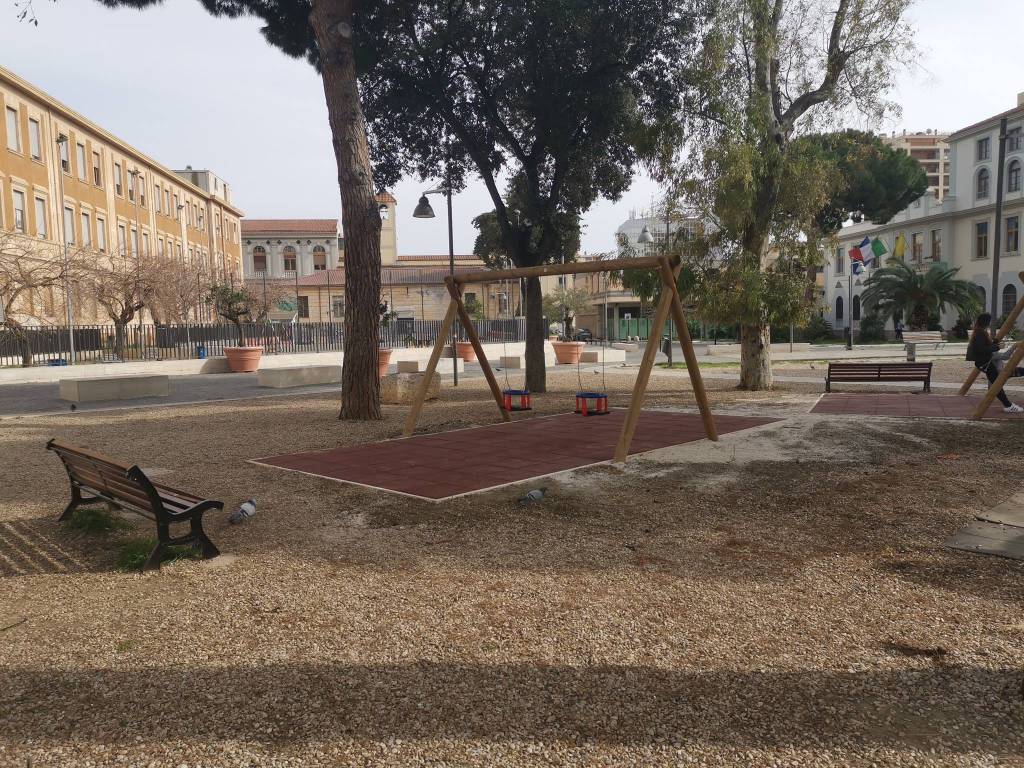 Civitavecchia, conclusi i lavori al parco del Pincio, Bertolini: “Un altro gesto di attenzione verso i più piccoli”