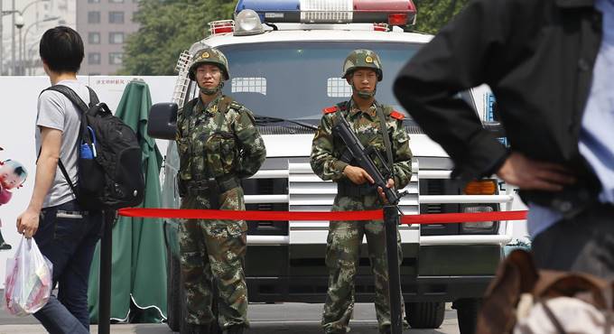 Cina, piomba sulla folla con l’auto: sei morti