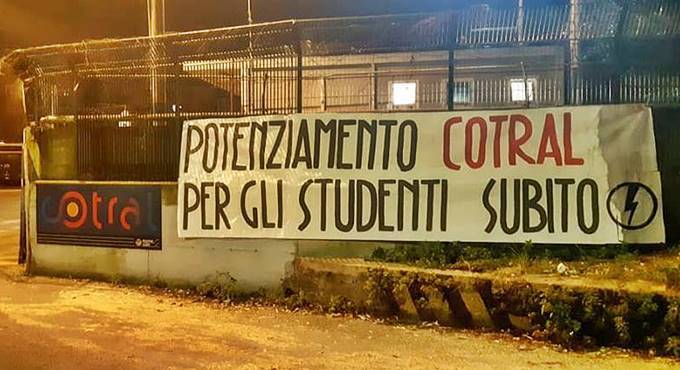 Ostia, studenti in rivolta contro il malfunzionamento dei Cotral