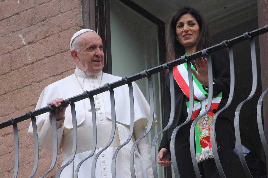 Al Palazzo Senatorio una targa in ricordo della visita di Papa Francesco in Campidoglio