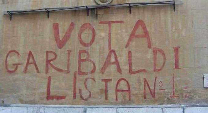 Roma, il Decoro urbano cancella per errore la storica scritta “Vota Garibaldi”