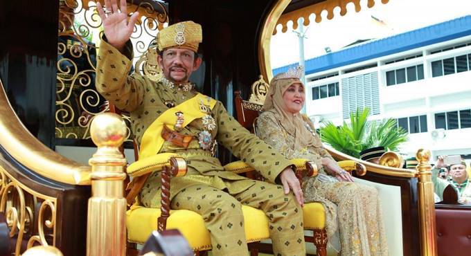 Il Brunei introduce la lapidazione per omosessuali e adulteri