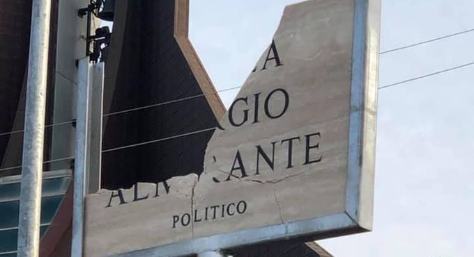 Ladispoli, vandalizzata nella notte la targa della nuova Piazza Almirante