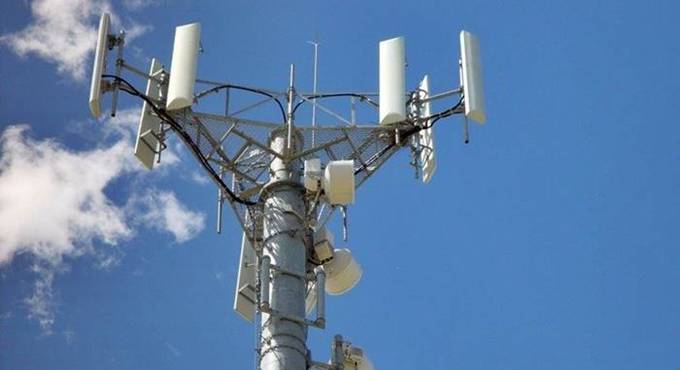 Fiumicino, esplode la protesta contro le antenne telefoniche