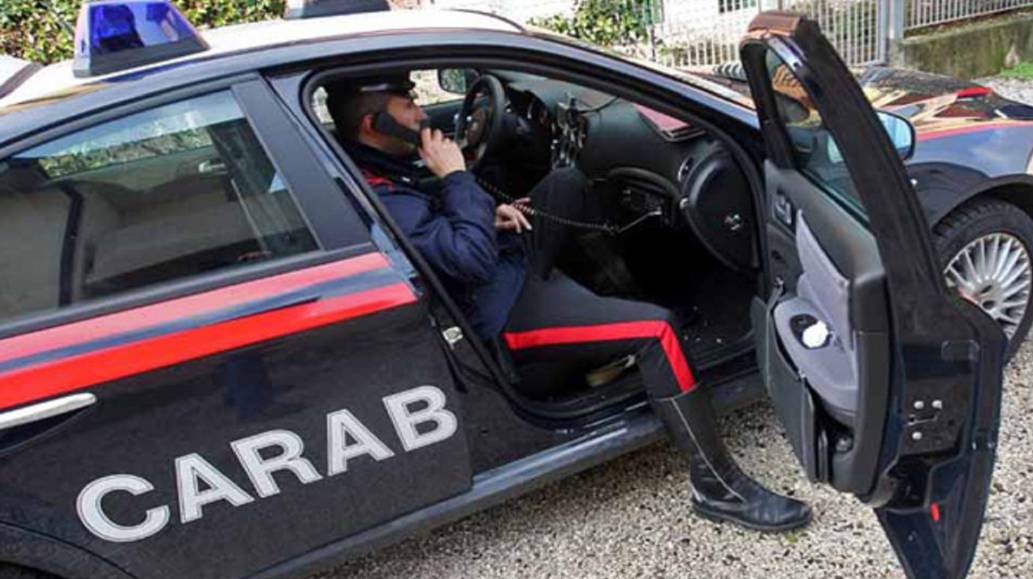 Ostia, moto senza assicurazione: prova a corrompere i carabinieri. Indiano arrestato