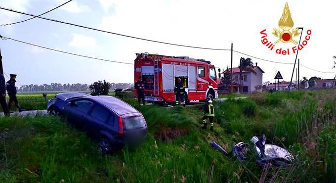 Incidente a Terracina, i pompieri salvano una donna rimasta intrappolata nell’abitacolo