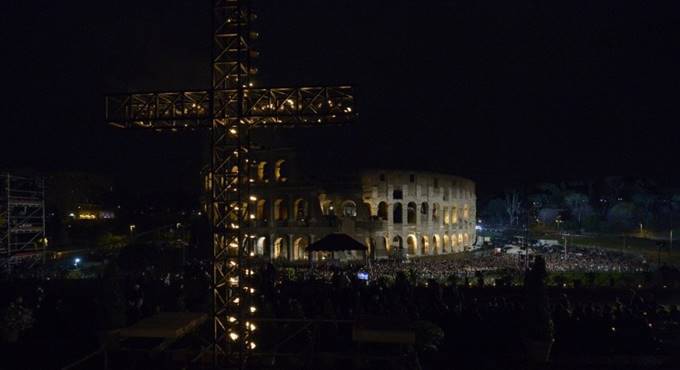 Venerdì Santo: al Colosseo sarà la famiglia protagonista della Via Crucis con il Papa