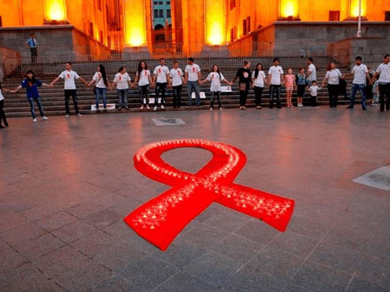 Candlelight Memorial, per sensibilizzare la prevenzione dell’HIV e combattere lo stigma in 115 città nel mondo