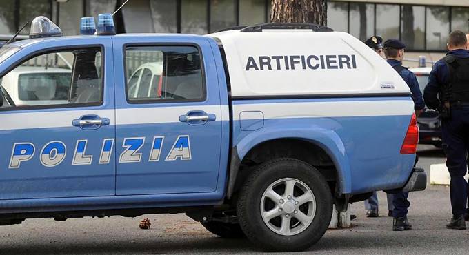 Allarme bomba a Roma: ordigno artigianale trovato in un’auto a Prati