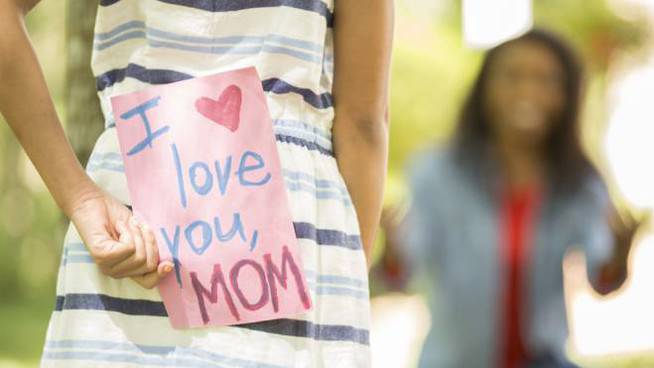 Sette idee regalo per una mamma perfette per ogni occasione