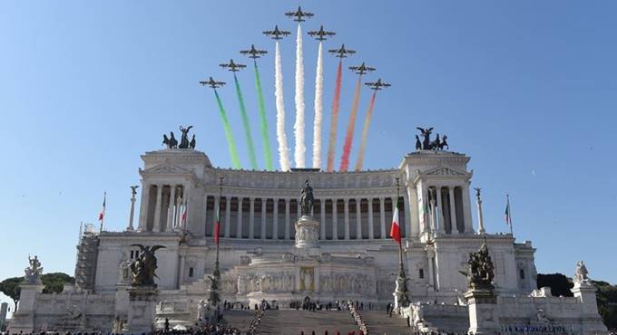 2 Giugno: lo spettacolo delle Frecce Tricolori sull’Altare della Patria per la Festa della Repubblica