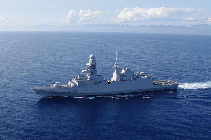 La Fregata Martinengo della Marina Militare fa tappa a Civitavecchia
