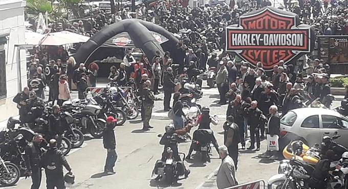 Anzio, centro cittadino in festa per il raduno delle Harley Davidson