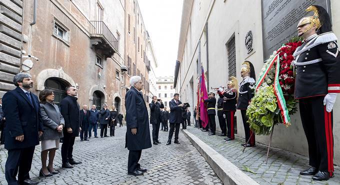 Roma, in via Caetani Mattarella rende omaggio a Moro nell’anniversario dell’omicidio