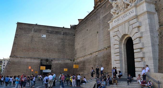 Musei Vaticani, i promoter si litigano i clienti e scoppia la rissa
