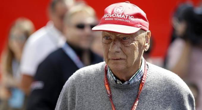 Niki Lauda, domani i funerali con la tuta della Ferrari