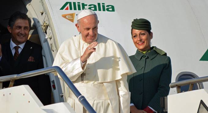 Papa Francesco in volo verso la Romania