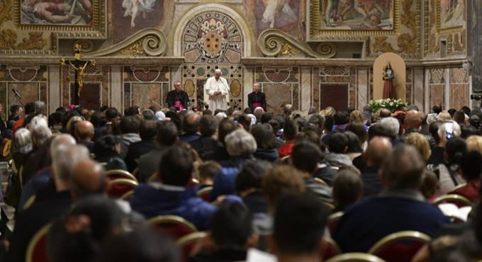 Rom e Sinti in Vaticano, il Papa: “Cittadino di serie B è chi scarta il prossimo”