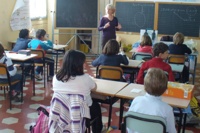 Scuola, concorso infanzia e primaria, la ministra Bongiorno firma il decreto per 17mila assunzioni