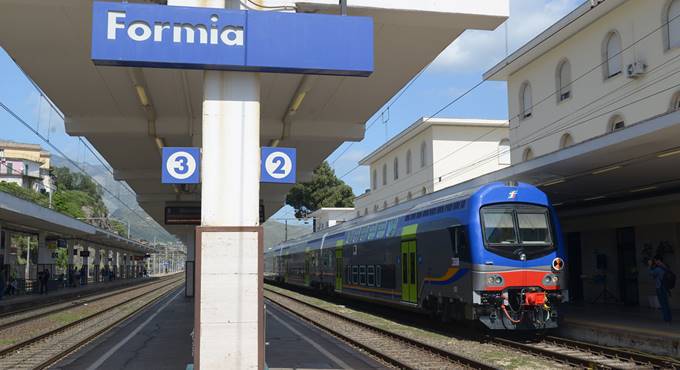 Formia, rubano smartphone sul treno: in manette tre minorenni stranieri