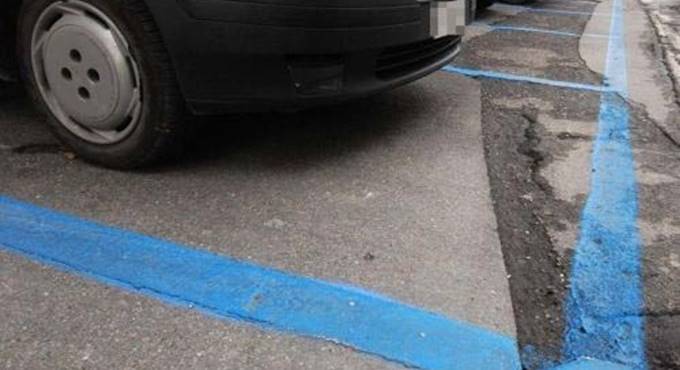 Viabilità a Focene, Energie per Fiumicino: “Servono nuovi parcheggi a strisce blu”