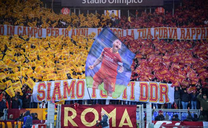 Roma, emozioni e lacrime all&#8217;Olimpico: &#8220;Siamo tutti DDR&#8221;