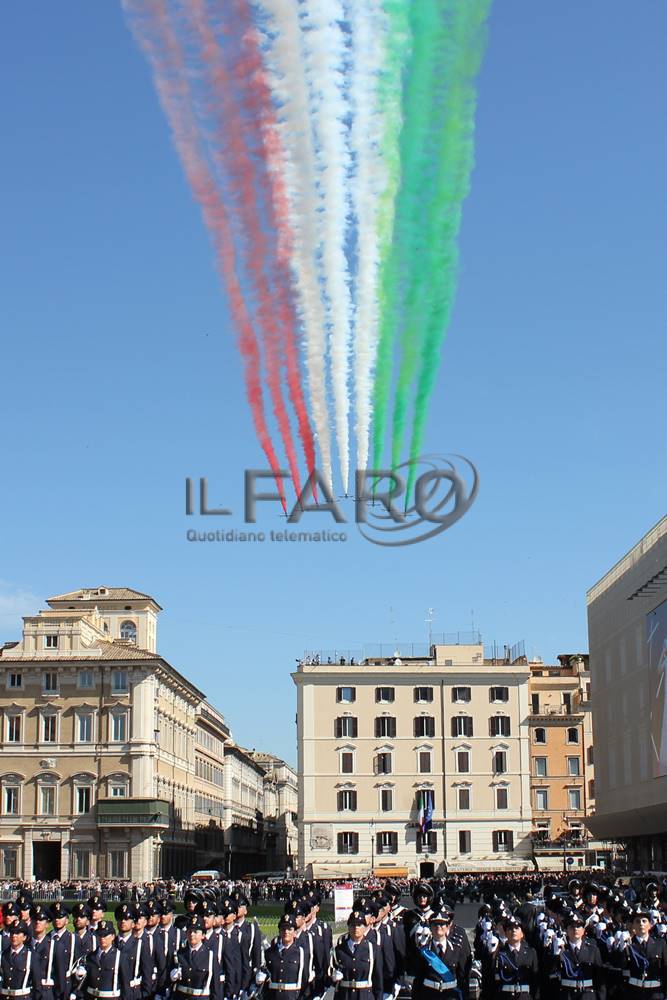 2 Giugno, le Frecce Tricolori colorano il cielo di Roma