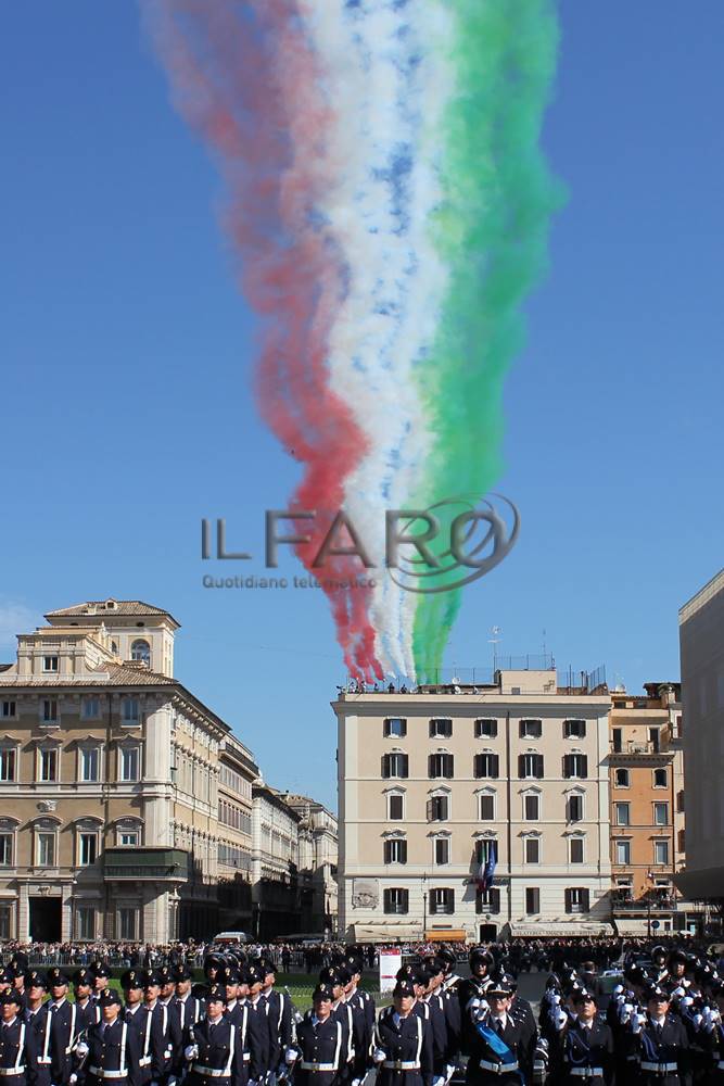 2 Giugno, le Frecce Tricolori colorano il cielo di Roma