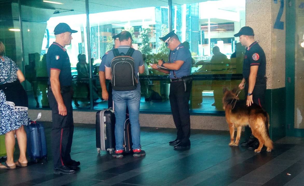 Fiumicino, tre turisti sorpresi a rubare dal duty-free shop dell’aeroporto