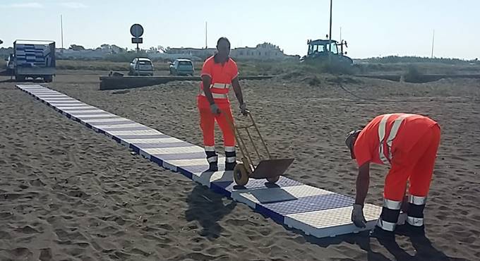 Campo di Mare, posizionate le passerelle per i disabili sulle spiagge libere