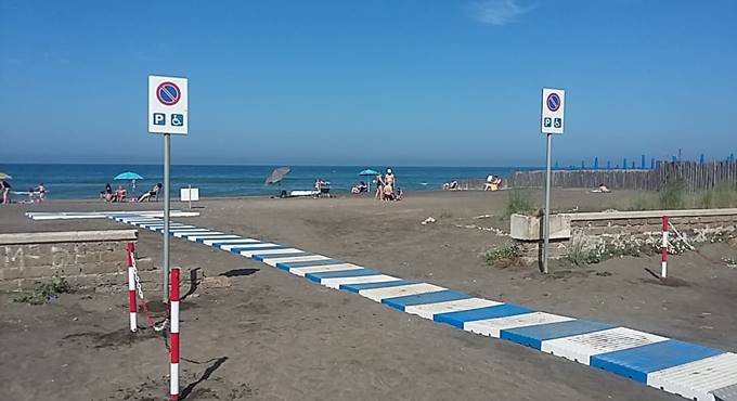 Campo di Mare, posizionate le passerelle per i disabili sulle spiagge libere