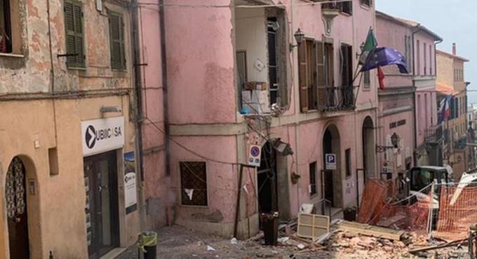 Esplosione nel palazzo del Comune di Rocca di Papa, feriti tre bambini
