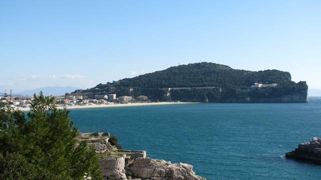 “Le piaghe di Ulisse” mangiano Monte Orlando? A Gaeta esplode il caso