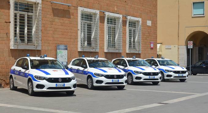 Pomezia, quattro nuove auto e vestiario ad alta visibilità per la Polizia locale