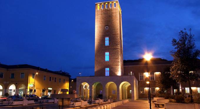 Pomezia aderisce alla Campagna “Illumina Novembre”: la Torre Civica si accende di bianco