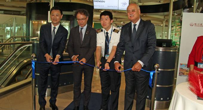 Fiumicino, inaugurato il nuovo volo diretto Roma-Chengdu