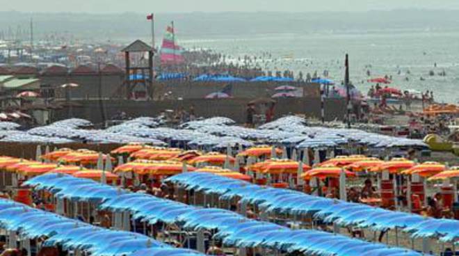 Concessioni balneari, il M5S a Gualtieri: “Le spiagge di Ostia rischiano di rimanere deserte”