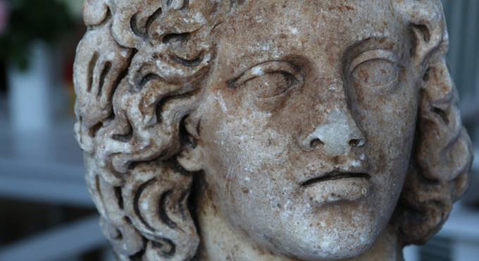 La Germania restituisce all’Italia una testa romana rinvenuta a Fondi