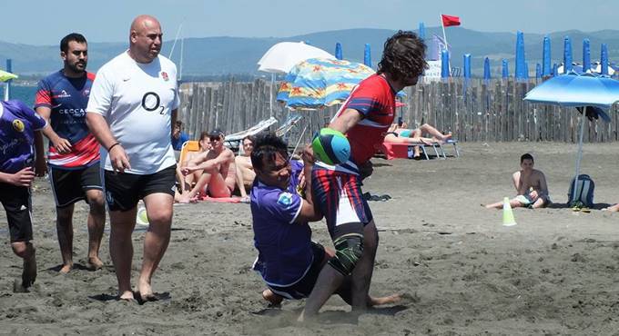 Campo di Mare, la Union Rugby Ladispoli in spiaggia per i giovani ricoverati in ospedale
