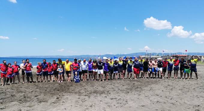 Campo di Mare, la Union Rugby Ladispoli in spiaggia per i giovani ricoverati in ospedale