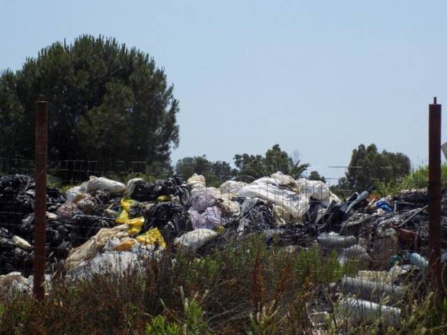 A Fondi blitz dei forestali: sequestrata una discarica abusiva in zona vincolata