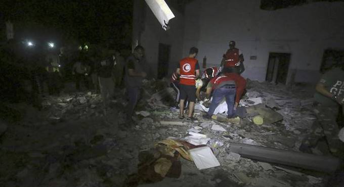 Libia, bombardato un centro di detenzione per migranti: 40 morti