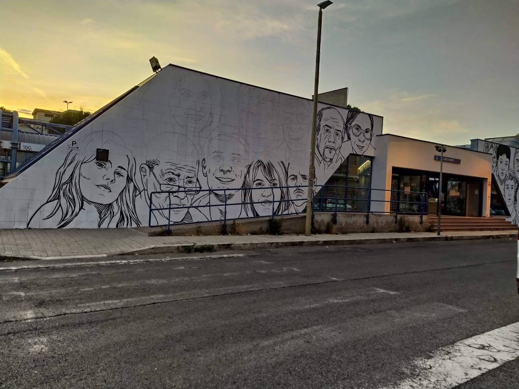 Ostia, l’associazione a.Dna: ecco chi sono i volti del murales nella stazione Lido Nord